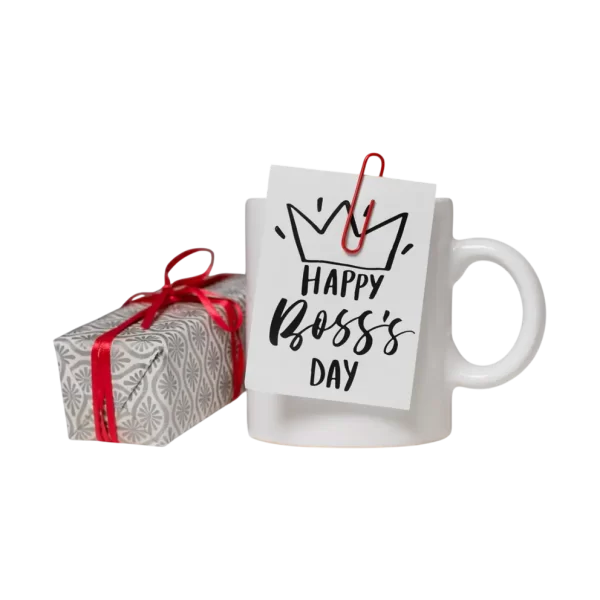 Taza blanca con la etiqueta "Happy Boss's Day" y un regalo envuelto en papel decorativo gris con cinta roja, ideal para el Día del Jefe.